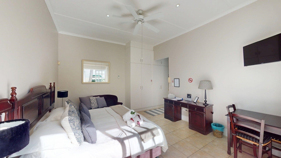 8 Bedroom Property for Sale in Summerstrand Eastern Cape